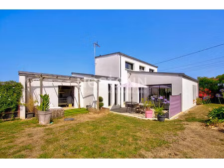 jolie maison contemporaine et sans travaux située au calme à tremeloir