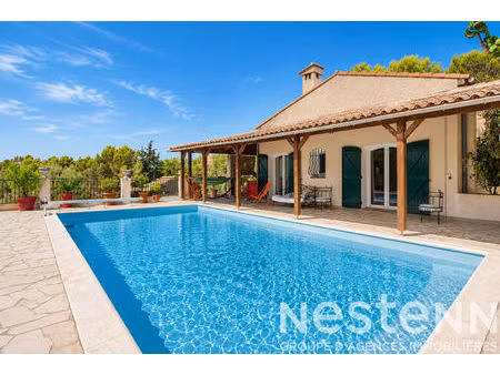 a vendre à draguignan - propriété de caractère avec vue panoramique  piscine et beaux volu