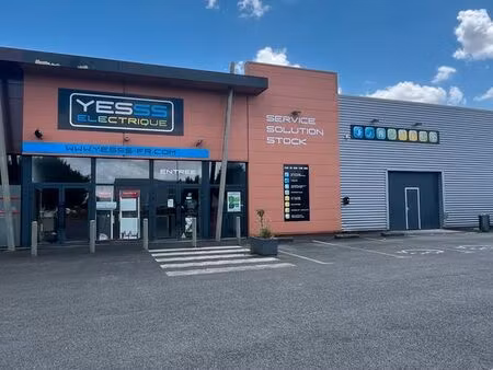 location local commercial