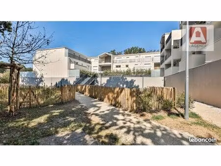 studio 1 pièce 32 m²