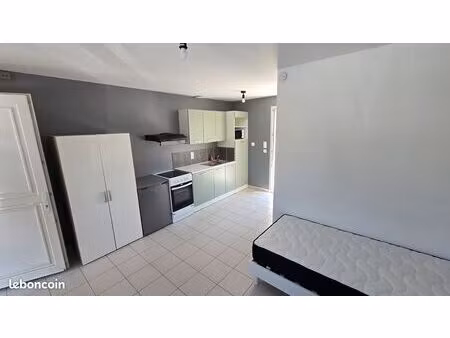 studio meublé de 20 m² avec terrasse et parking privé