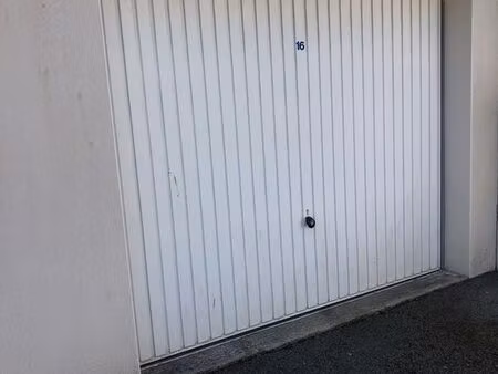garage à louer. 15 m²