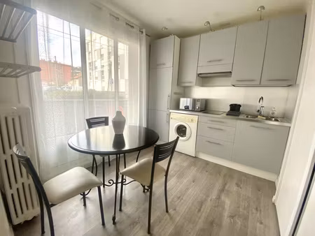 t1 bis meublé avec balcon - 410€ toutes charges comprises