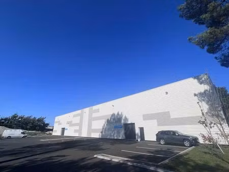 vente local d'activités 2 616 m²