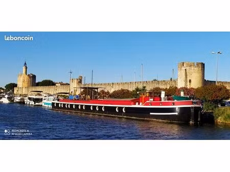a vendre péniche-habitat dans cité médievale du sud de la france