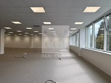 location bureaux 278 m² à 370 m²