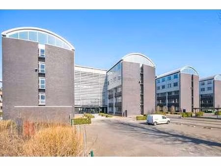 1.577 m² de bureaux prêts à l'emploi à proximité du r4