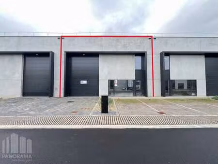 opslagruimte van 294 m² met uitstekende ligging vlak aan ...
