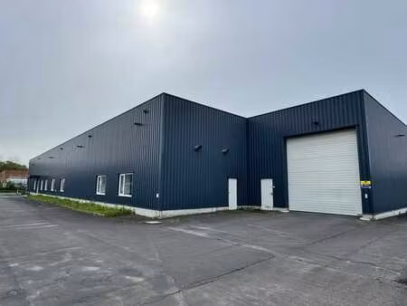 entrepôt avec bureaux à louer dans les hauts-sarts