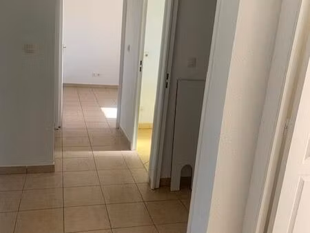 location appartement 3 pièces à carpentras (69 m2)