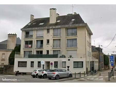 studio meublé refait à neuf 300 m du port pour étudiant(e) disponible début août (travaux 