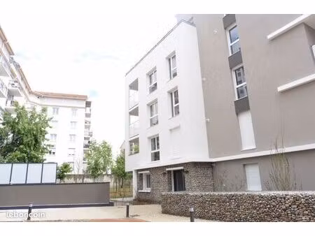 appartement 2 pièces 64 m²
