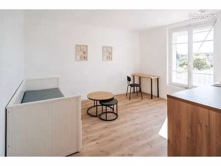 studio 22 m² entièrement rénové – à 300 m du futur campus neoma et de l'école de design es