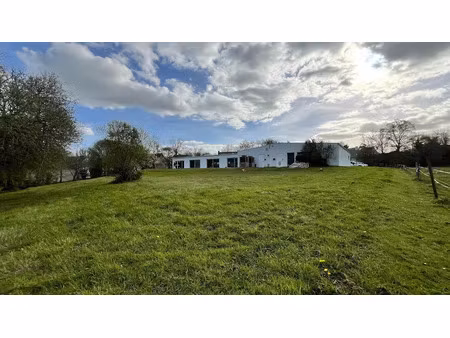 vente locaux professionnels 6 pièces à pluneret (56400)  830 000 €