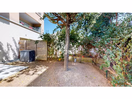 appartement t2 en rez-de-jardin 31m² avec parking ? immeuble 2016 (dpe c) avec local vélo
