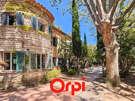 vente locaux professionnels à sanary-sur-mer (83110)  1 999 000 €