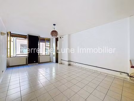 lyon 2 – rue neuve – t3 à rénover au cœur de la presqu’île