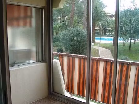 f1 vide de 36m² avec piscine et garage