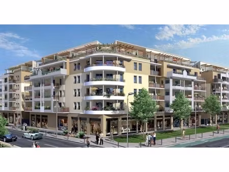 studio avec grande terrasse dans résidence récente