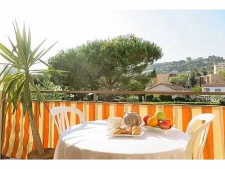 studio lumineux avec terrasse et parking