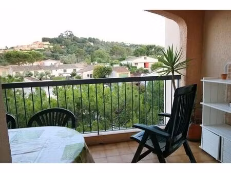deux pièces avec terrasse dans une résidence calme à vallauris