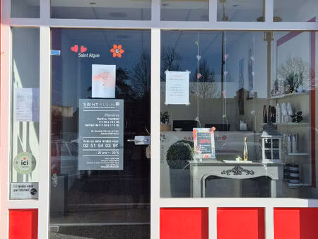 local commercial montaigu vendee 58 m2