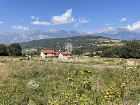 terrain jarrie 683m2