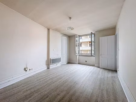 appartement bourg en bresse - 1 pièce(s) - 42 m2