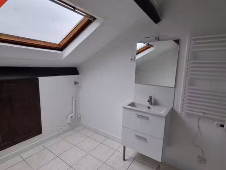 appartement 2 pièces sous combles avec cave et parking - qu