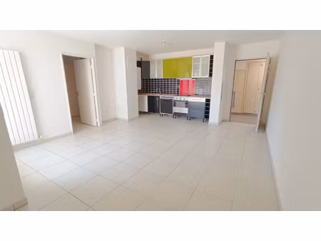 a louer t2 rue kruger de 41m2 avec terrasse de 26m2 aux char