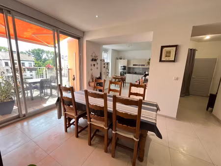 appartement de standing  125 m2  3 chambres  grande terrass