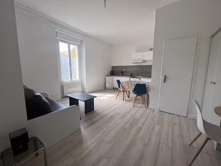 studio meublé - 25.78 m2 - parking - proche gare - centre ville - vannes