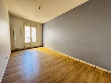 maison/appartement en triplex proche mairie