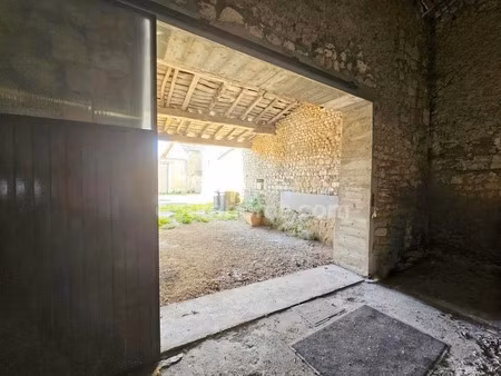 vente immeuble 2 pièces 138 m² à roullet-saint-estèphe (16440)  78 000 €