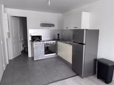 location meublée appartement 2 pièces 32 m² à charleville-mezieres (08000)  500 €