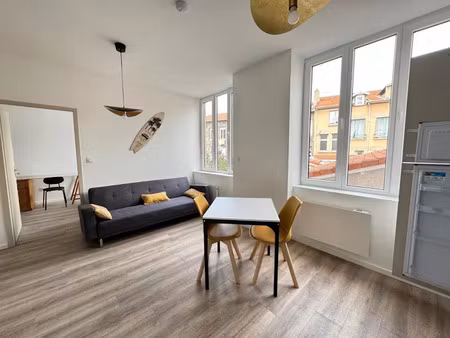 location meublée appartement 2 pièces 34 m² à saint-etienne (42000)  565 €