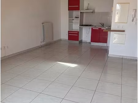 location appartement 4 pièces 72 m² à beziers (34500)  515 €