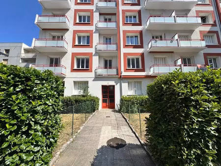 location meublée appartement 2 pièces 27.75 m² à grenoble (38000)  537 €