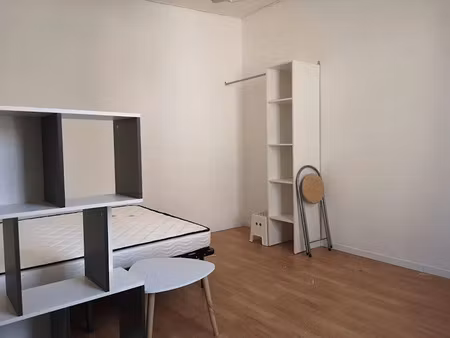 location appartement 1 pièce 25 m² à marseille 2ème (13002)  560 €