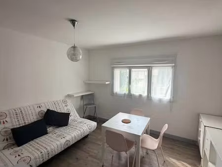 location meublée appartement 1 pièce 21 m² à aix-en-provence (13090)  680 €