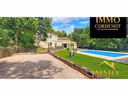 villa avec piscine et jardin néoules (83)