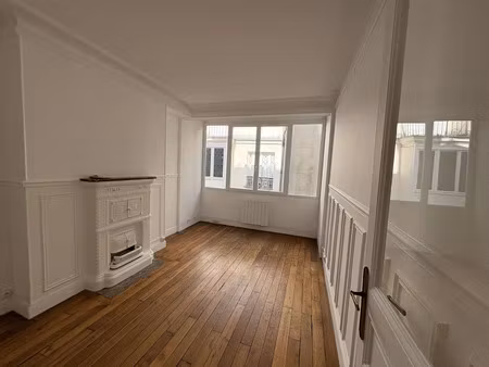 location appartement 2 pièces 42.02 m² à paris 18ème (75018)  1 420 €