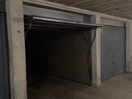 ref 12834- residence l'anjou - garage