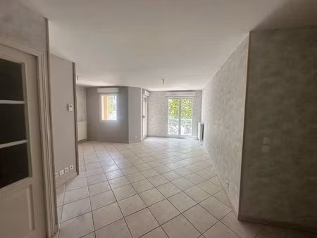 t4 lumineux de 87 m² avec balcon  ascenseur et garage en option – secteur gare