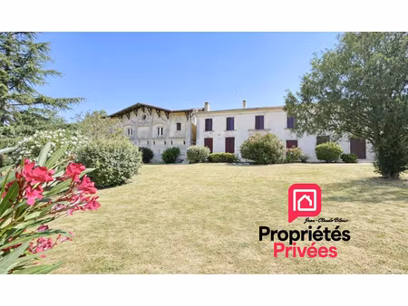 dans le blayais  beau domaine viticole rentable en aop "côtes de bourg" avec des bâtiments