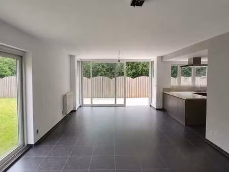 maison 4 chambres avec piscine à louer à hennuyères