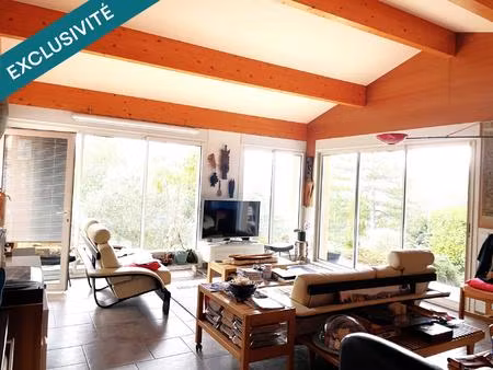 vue et très bel environnement pour cette maison à dieulefit