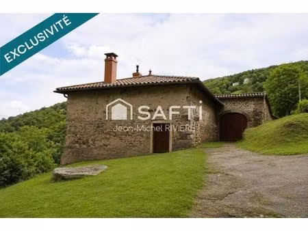 je vous propose en exclusivité  cette ferme en pierre du 19e siècle entièrement rénovée  s