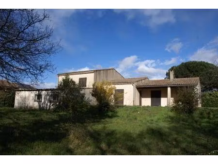 grande maison avec terrain d’exception à découvrir et dépendance