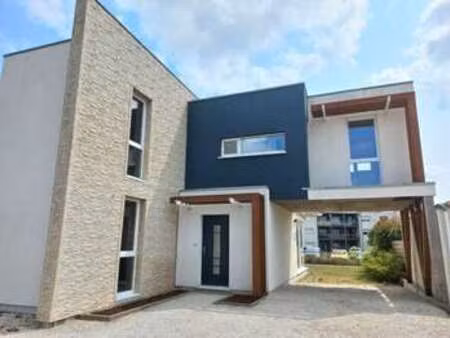 vente maison à sainte-pazanne (44680) : à vendre / 98m² sainte-pazanne